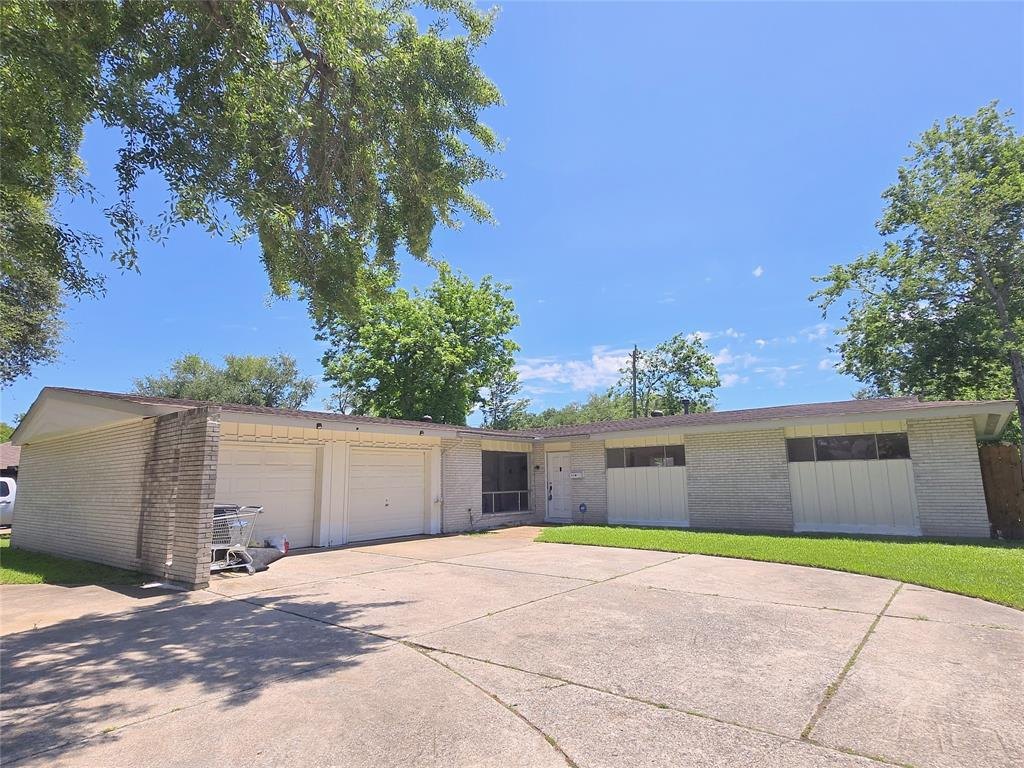 8211 Leader St, Houston, TX 77036